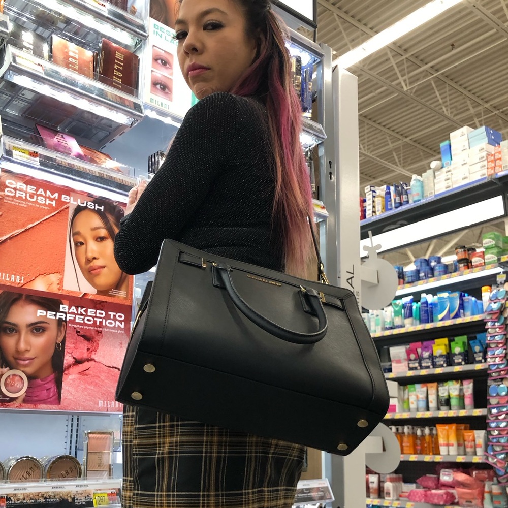 π₯Moving to @the_bag_guyπ₯Michael Kors - Dillon Saffiano Satchel-Black/Gold - Picture 7 of 16